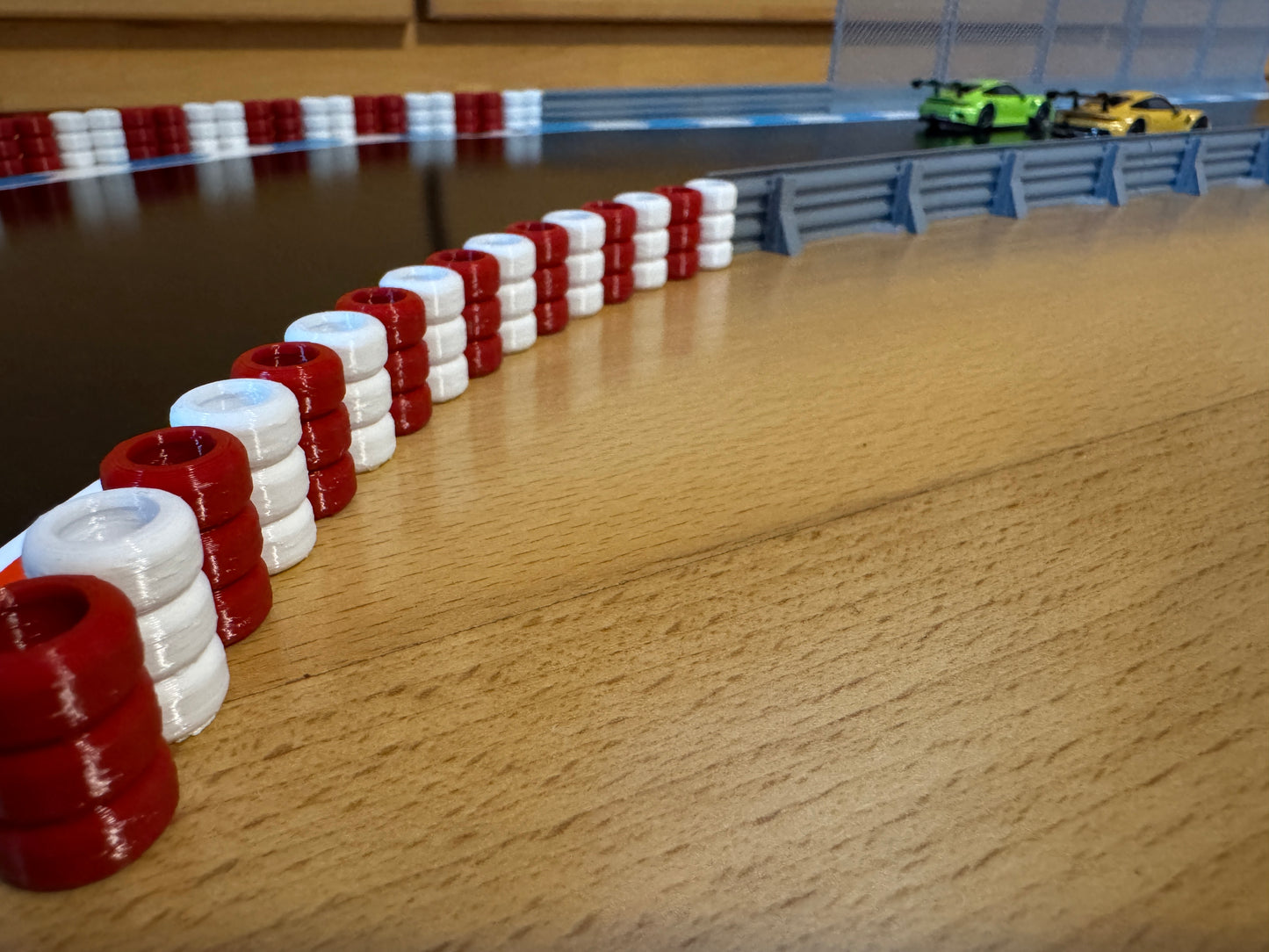 Carrera Hybrid 1:50 Reifenstapel 30x für Rennbahn-Dekoration Deko Diorama Absperrung