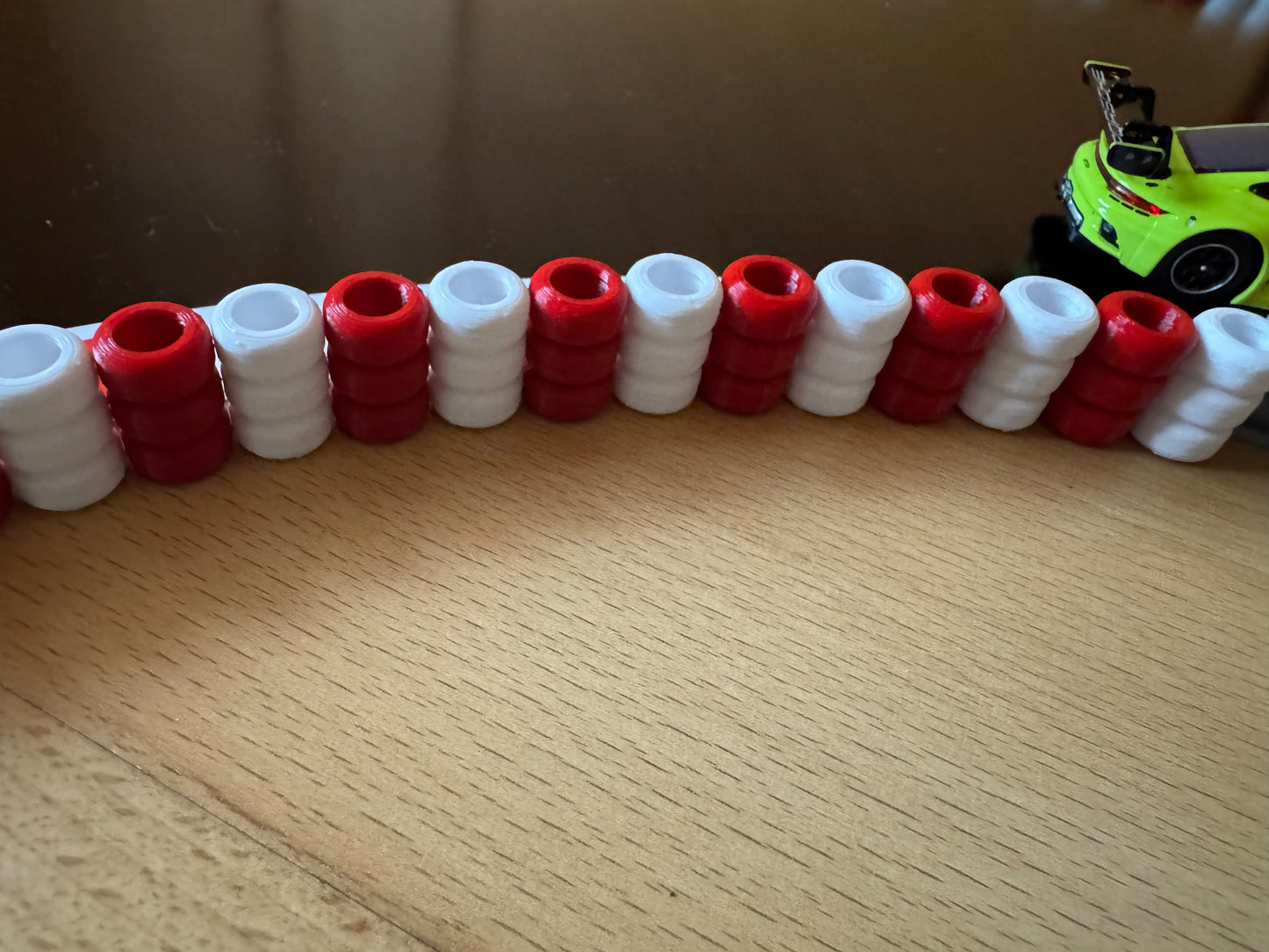 Carrera Hybrid 1:50 Reifenstapel 30x für Rennbahn-Dekoration Deko Diorama Absperrung