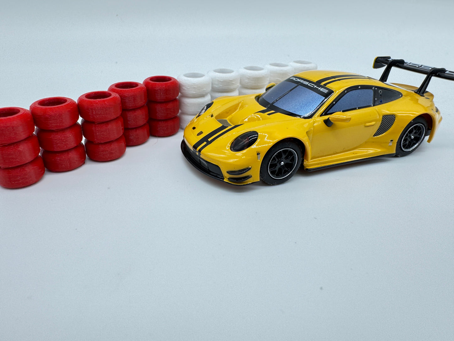 Carrera Hybrid 1:50 Reifenstapel 30x für Rennbahn-Dekoration Deko Diorama Absperrung