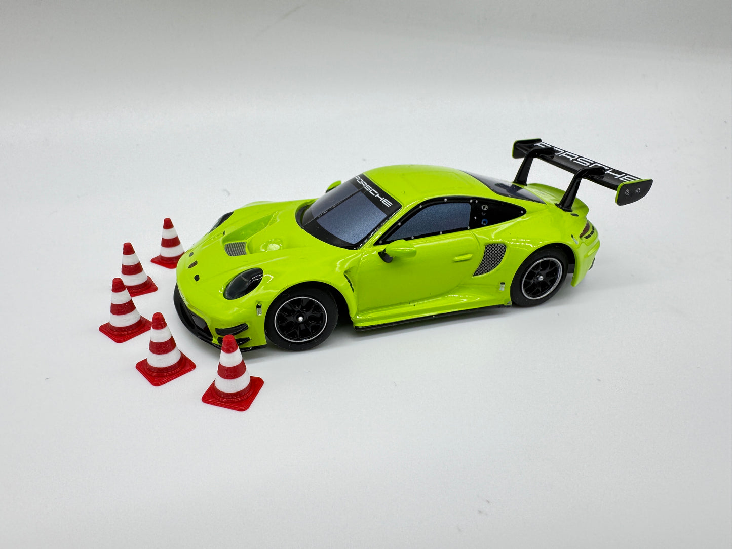Carrera Hybrid 1:50 Leitkegel Pylon 50x für Rennbahn-Dekoration Bahndeko Traffic Cone Diorama
