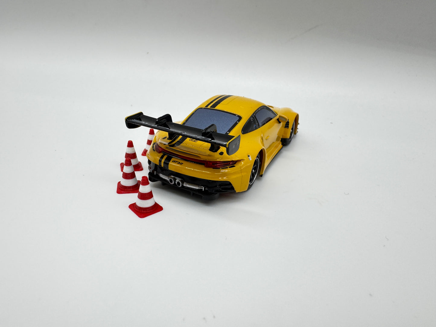 Carrera Hybrid 1:50 Leitkegel Pylon 50x für Rennbahn-Dekoration Bahndeko Traffic Cone Diorama