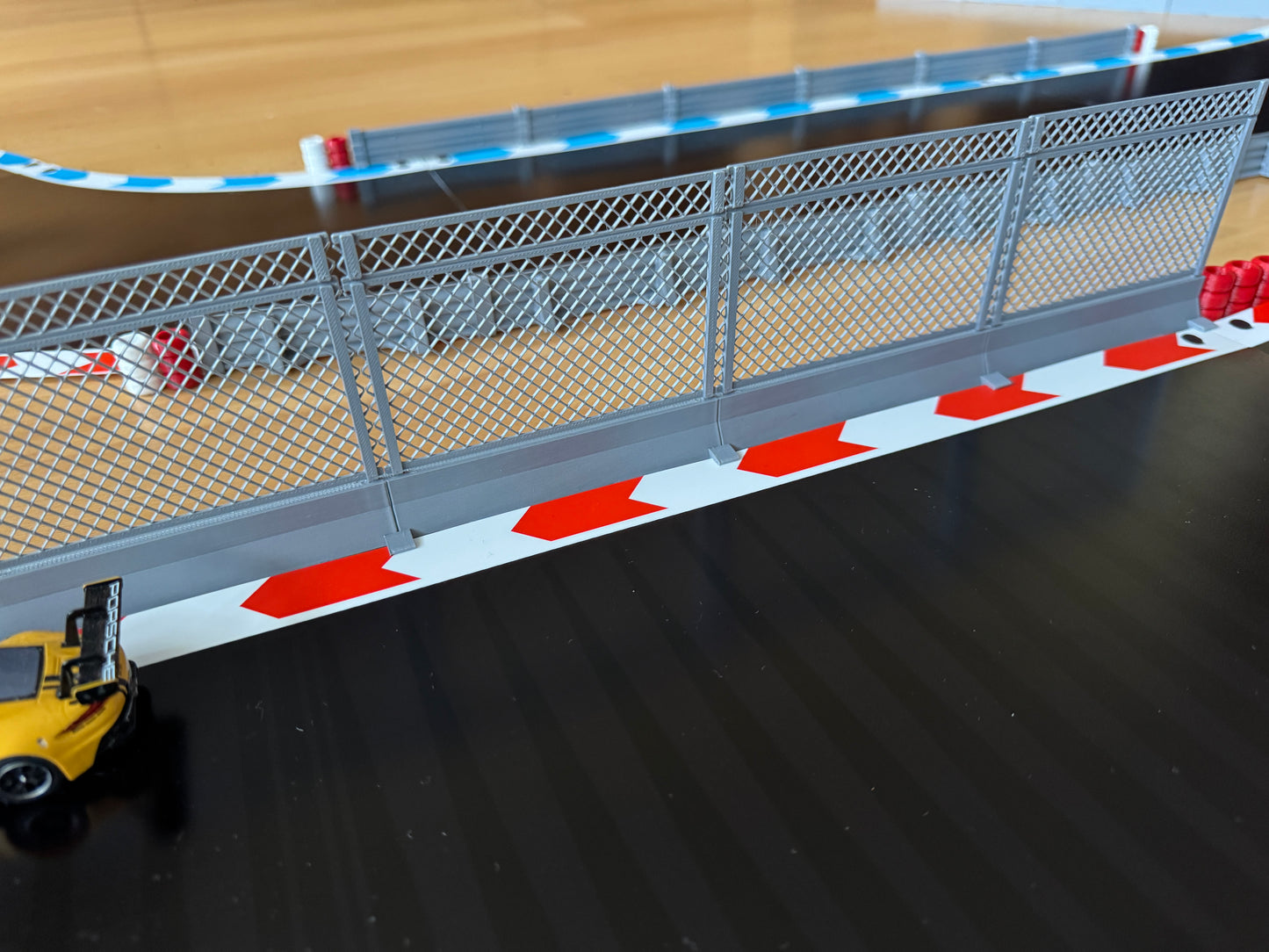 Carrera Hybrid 1:50 Fangzaun Set Rennbahn-Dekoration Deko Diorama Boxenmauer Absperrung