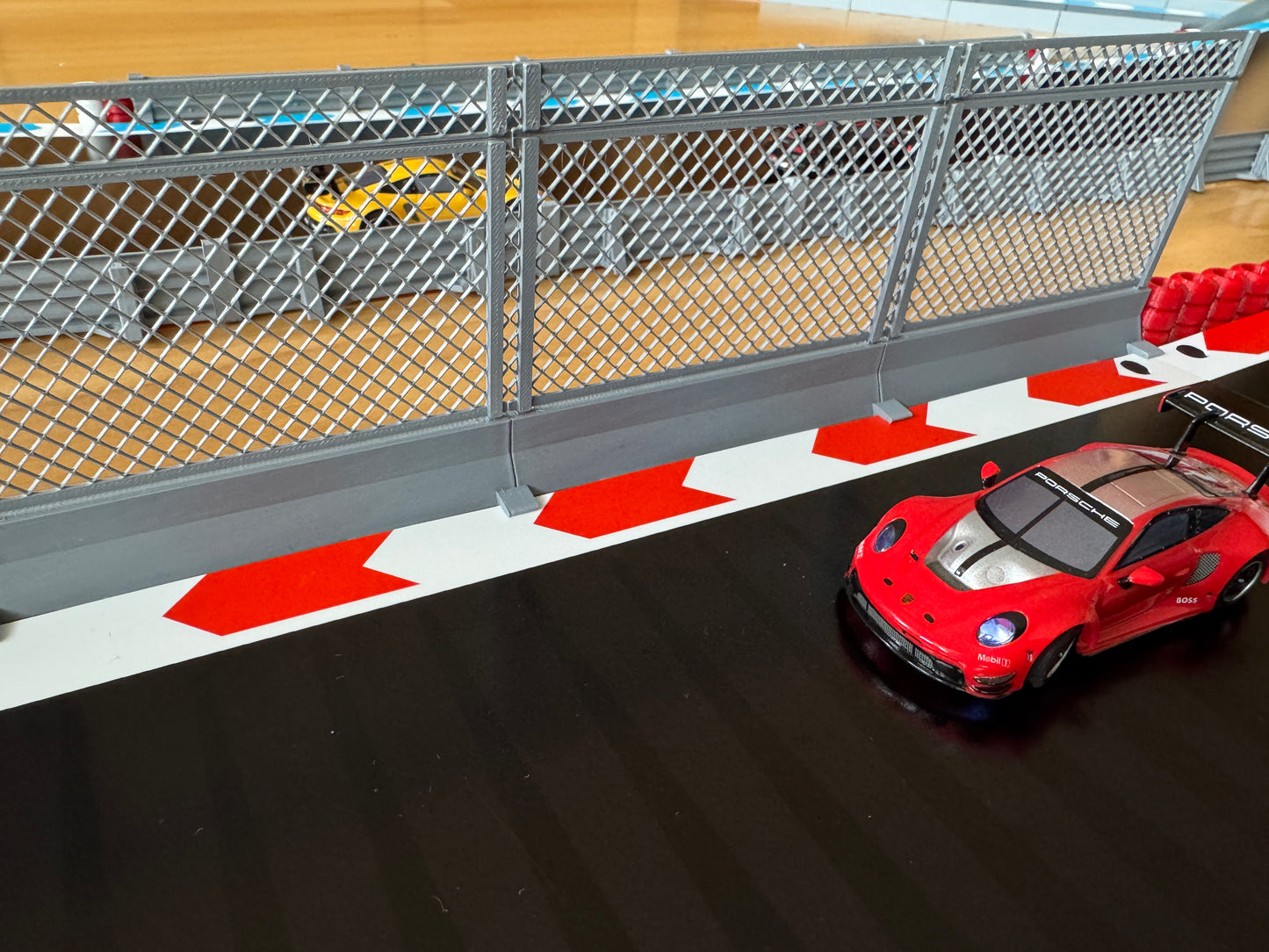 Carrera Hybrid 1:50 Fangzaun Set Rennbahn-Dekoration Deko Diorama Boxenmauer Absperrung