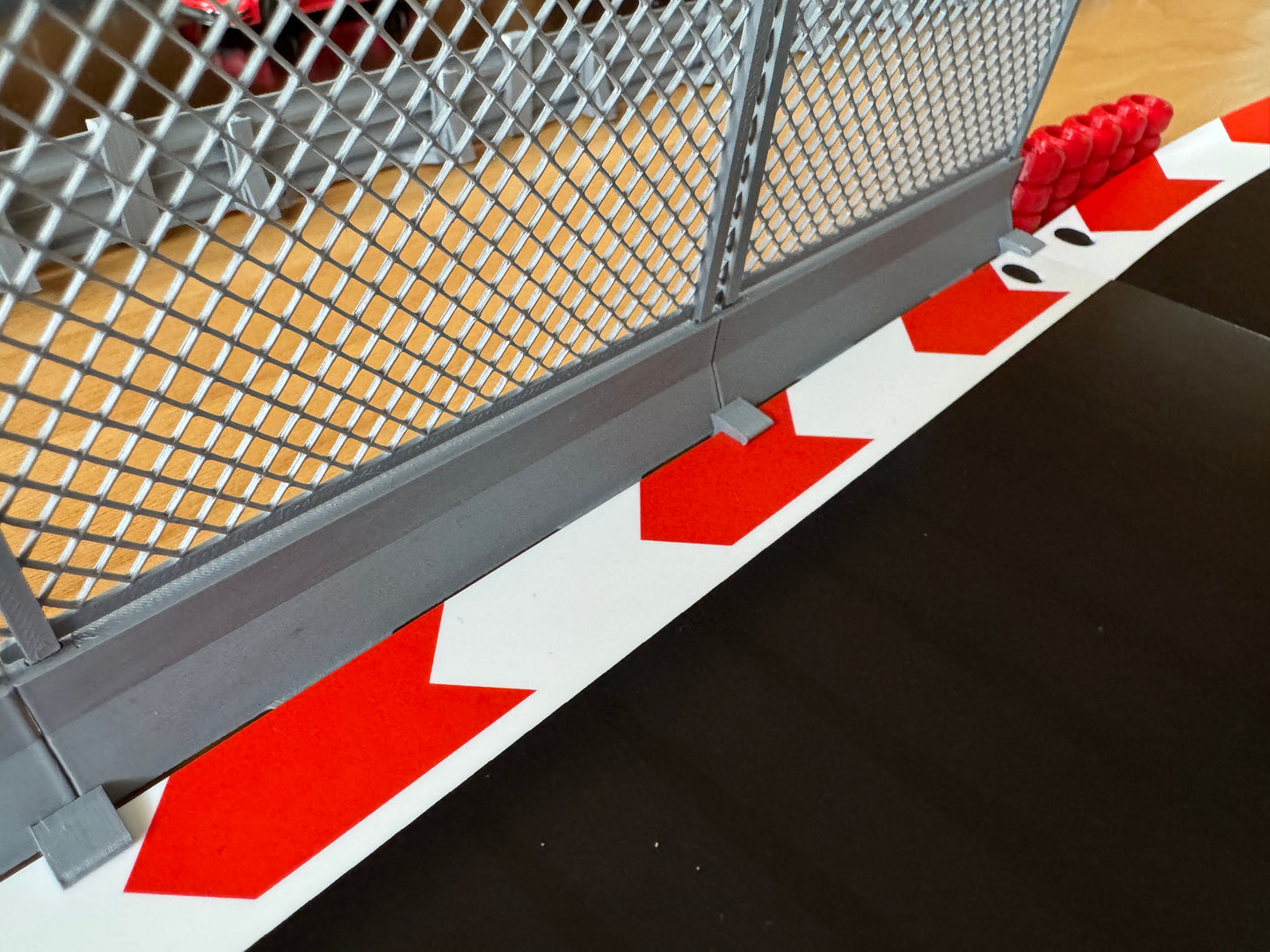 Carrera Hybrid 1:50 Fangzaun Set Rennbahn-Dekoration Deko Diorama Boxenmauer Absperrung