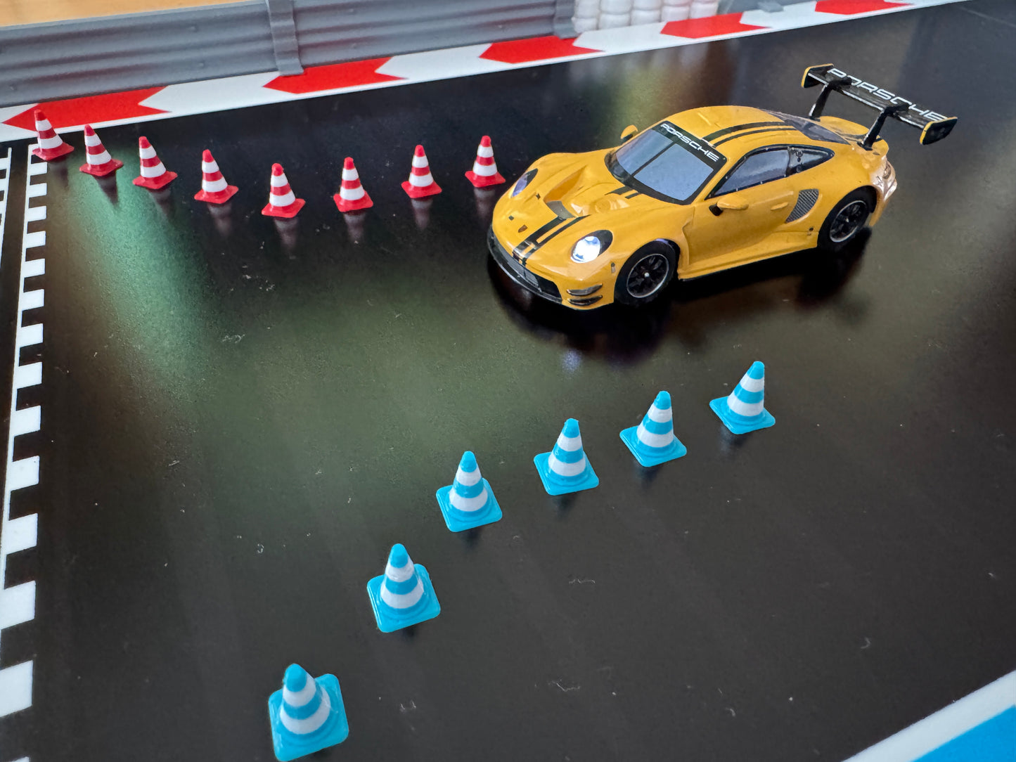 Carrera Hybrid 1:50 Leitkegel Pylon 50x für Rennbahn-Dekoration Bahndeko Traffic Cone Diorama Modellbau