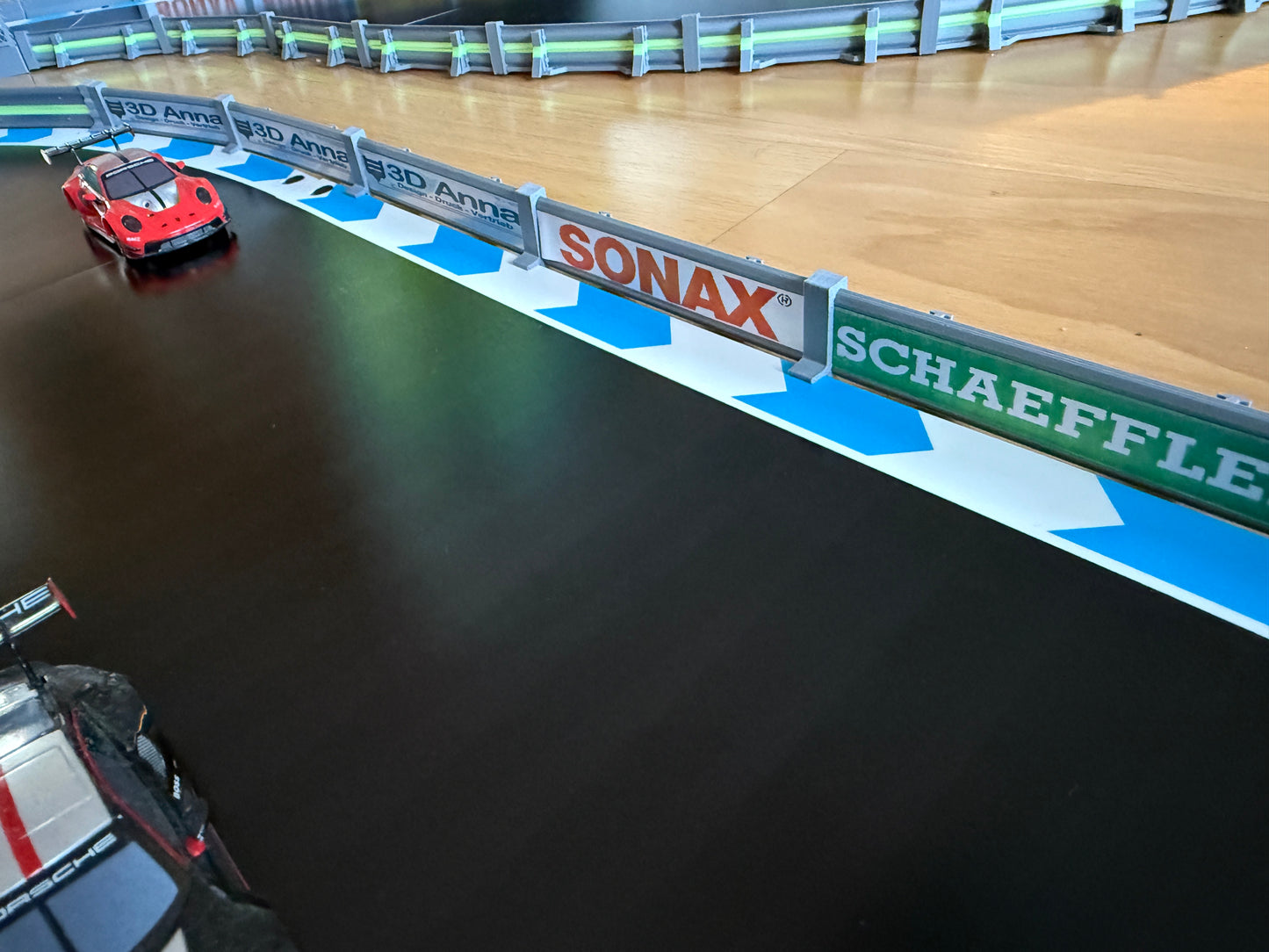 Carrera Hybrid 1:50 Werbebande 10x Rennbahn-Dekoration Deko Leitplanke-Werbebande Boxenmauer Absperrung