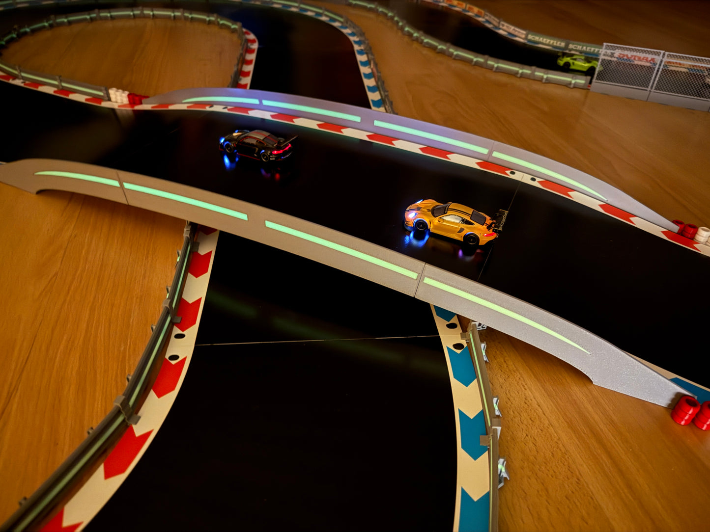 Carrera Hybrid 1:50 Brücke -Glow in the Dark- Durchfahrt Tunnel für Rennbahn-Dekoration Deko Steg Hindernis