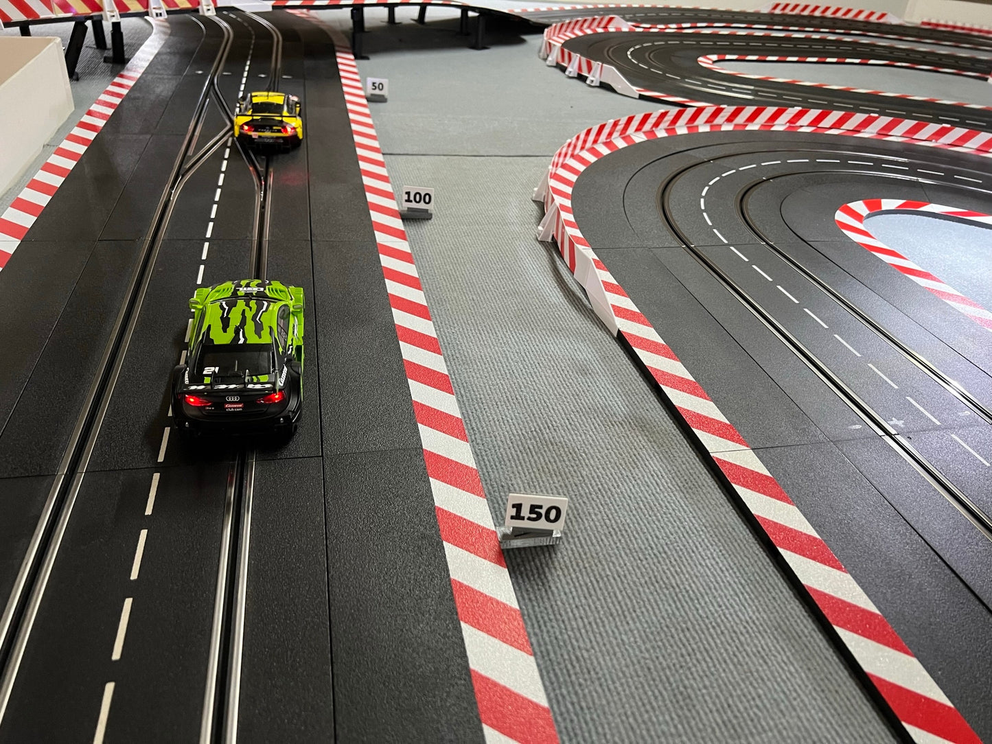Slotcar Carrera Bremspunkt Schilder Rennbahn-Dekoration Bahndeko Modellbau Slot Car Diorama 124 132