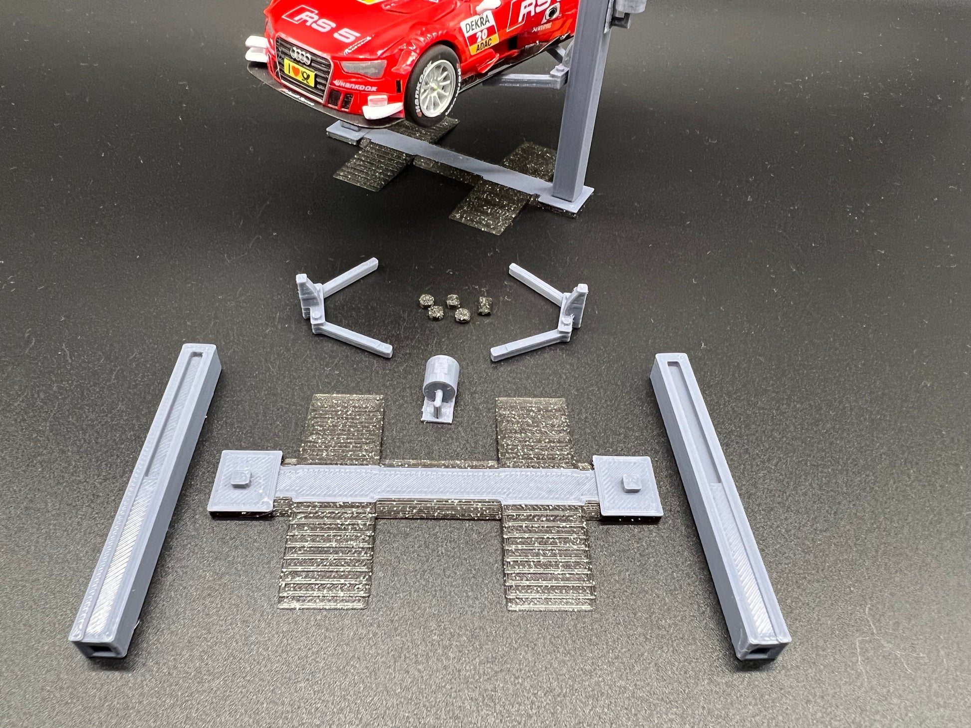 Slotcar Carrera Go Bausatz Hebebühne Lift Wagenheber Rennbahn-Dekoration Slot Car Diorama Modellbau Display Ständer 143 1:43