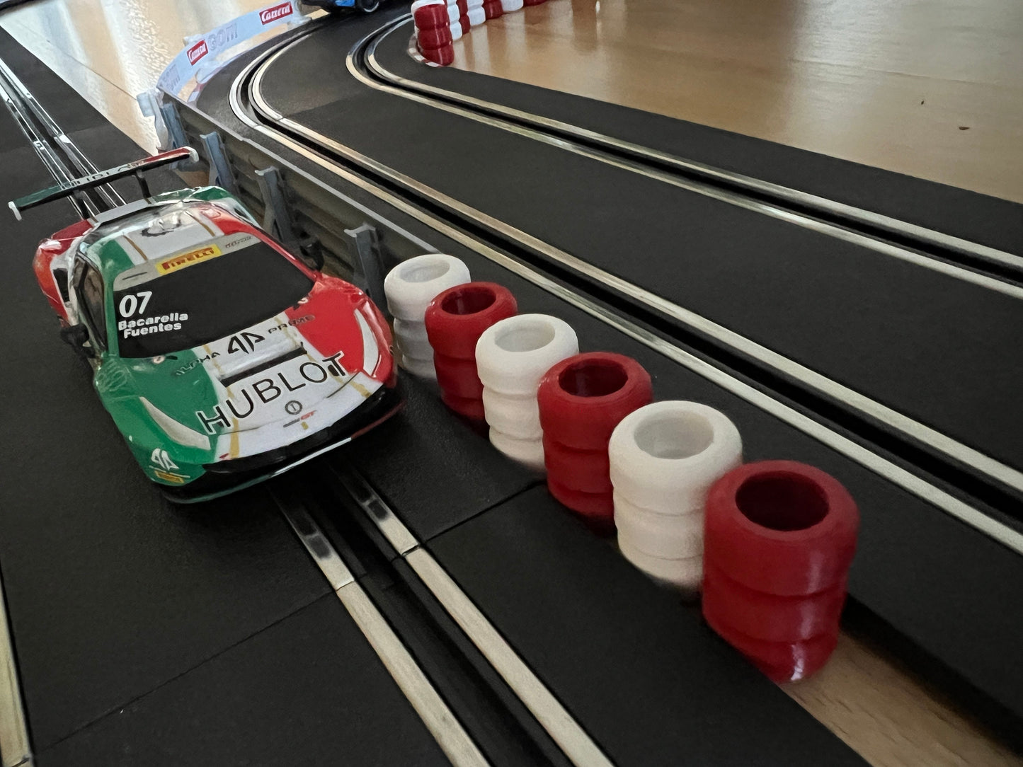 Slot Car Carrera Go 143 Digital Reifenstapel für Rennbahn-Dekoration Bahndeko Modellbau Diorama Slotcar Sturmkind Drift Absperrung 20x