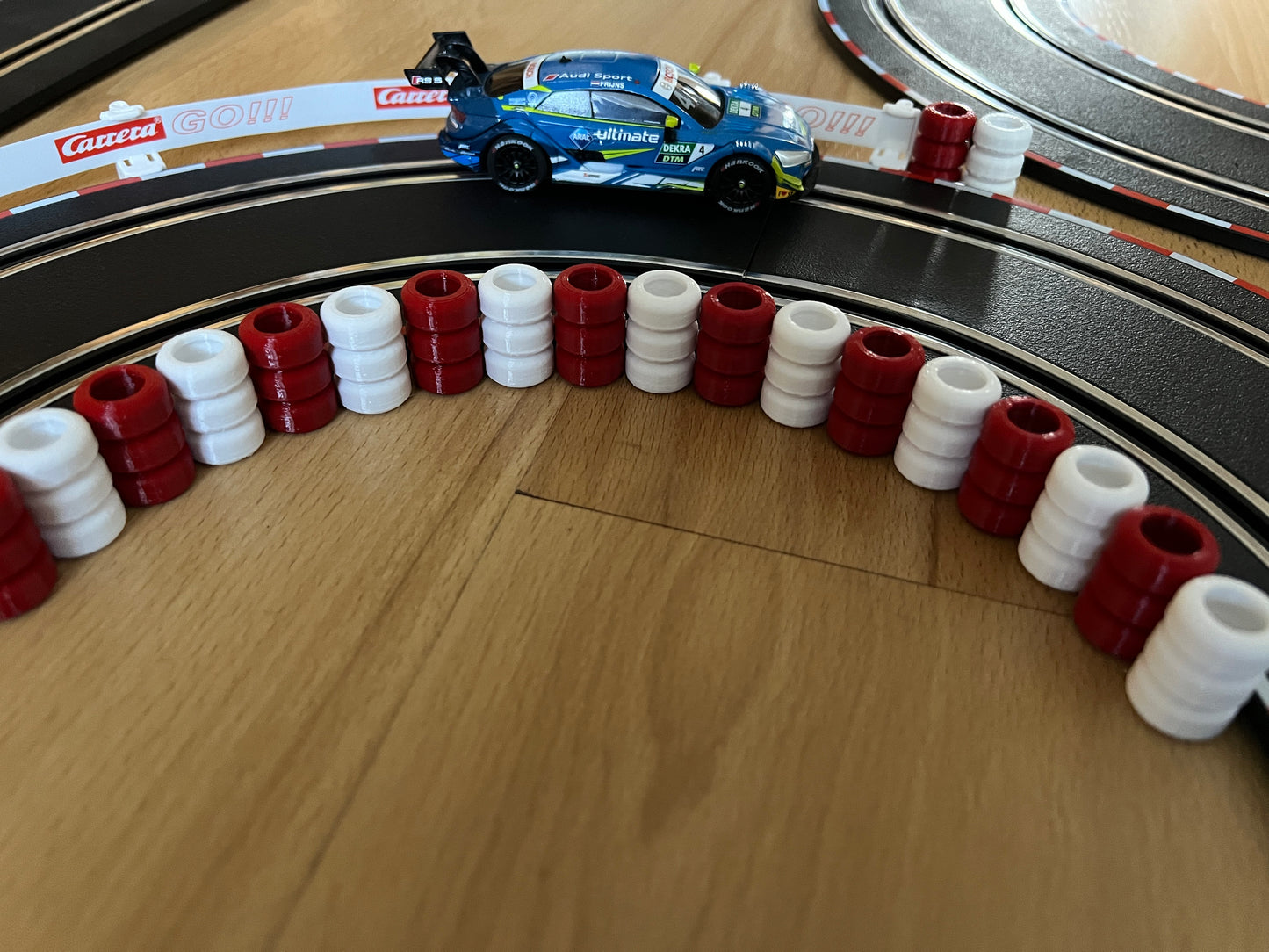 Slot Car Carrera Go 143 Digital Reifenstapel für Rennbahn-Dekoration Bahndeko Modellbau Diorama Slotcar Sturmkind Drift Absperrung 20x
