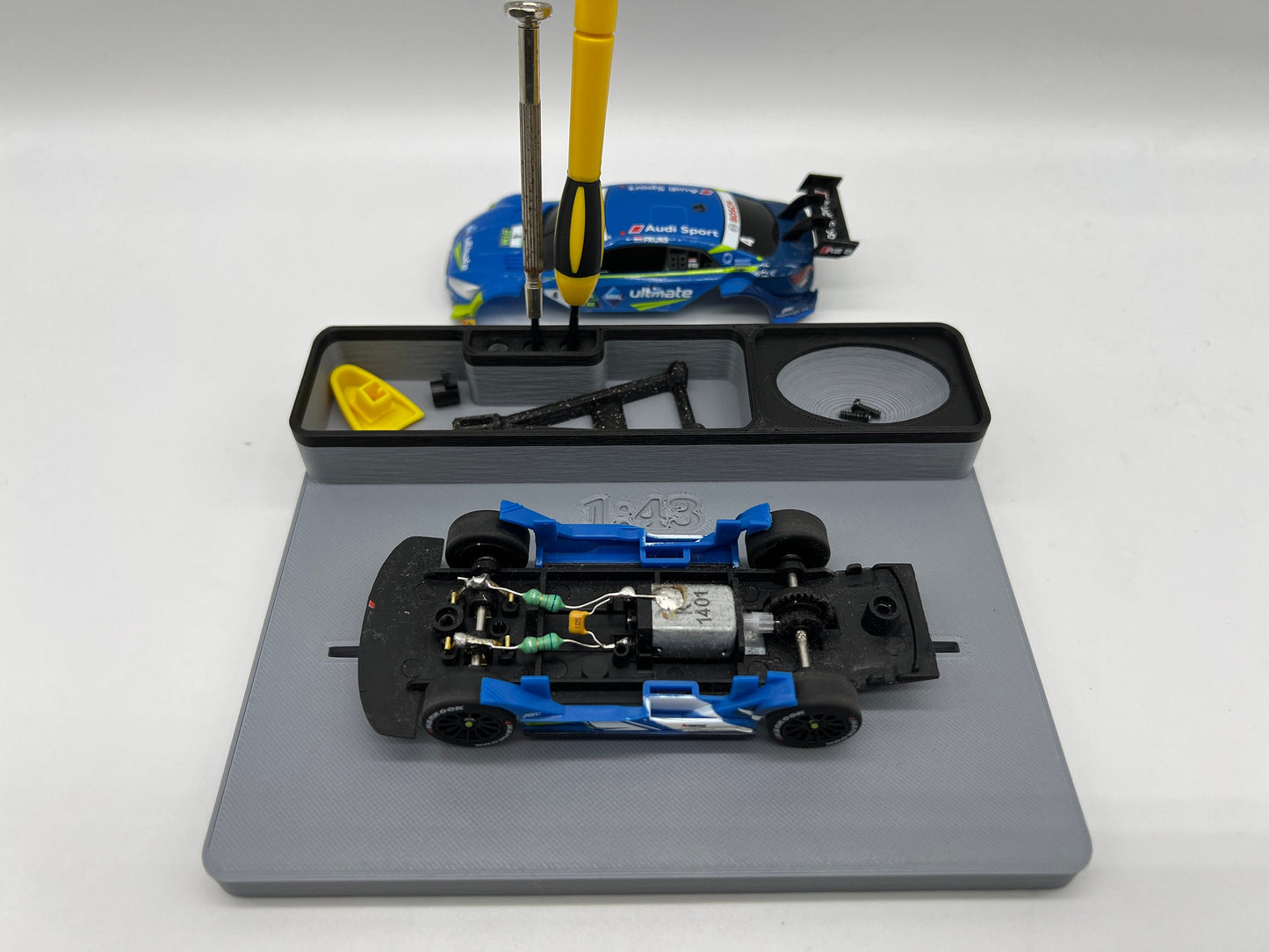 Slotcar Montageplatz für 1:43 143 Carrera Go Digital Autos Aufsteller Halter Stand Montageplatte Slot Car