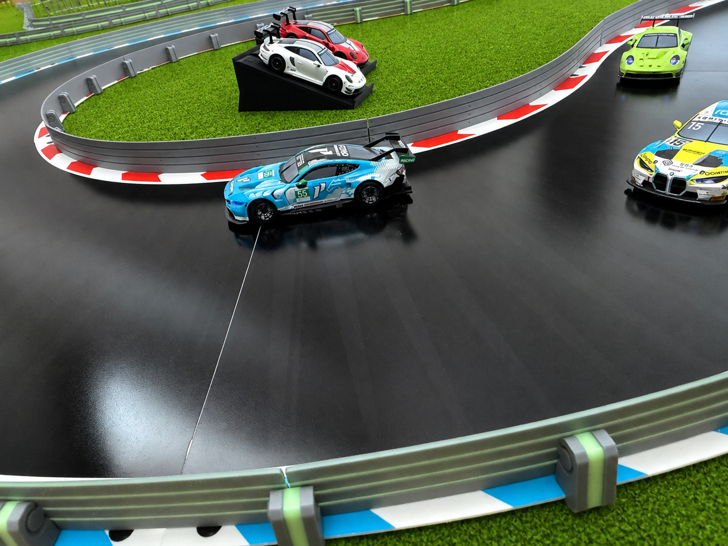 Carrera Hybrid 1:50 Leitplanke Flex 4x Rennbahn-Dekoration Deko Diorama Boxenmauer Absperrung