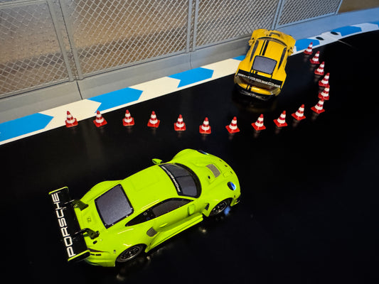 Carrera Hybrid 1:50 Leitkegel Pylon 50x für Rennbahn-Dekoration Bahndeko Traffic Cone Diorama