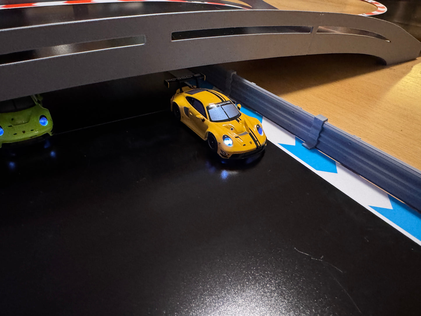 Carrera Hybrid 1:50 Brücke Durchfahrt Tunnel für Rennbahn-Dekoration Deko Diorama Steg Hindernis