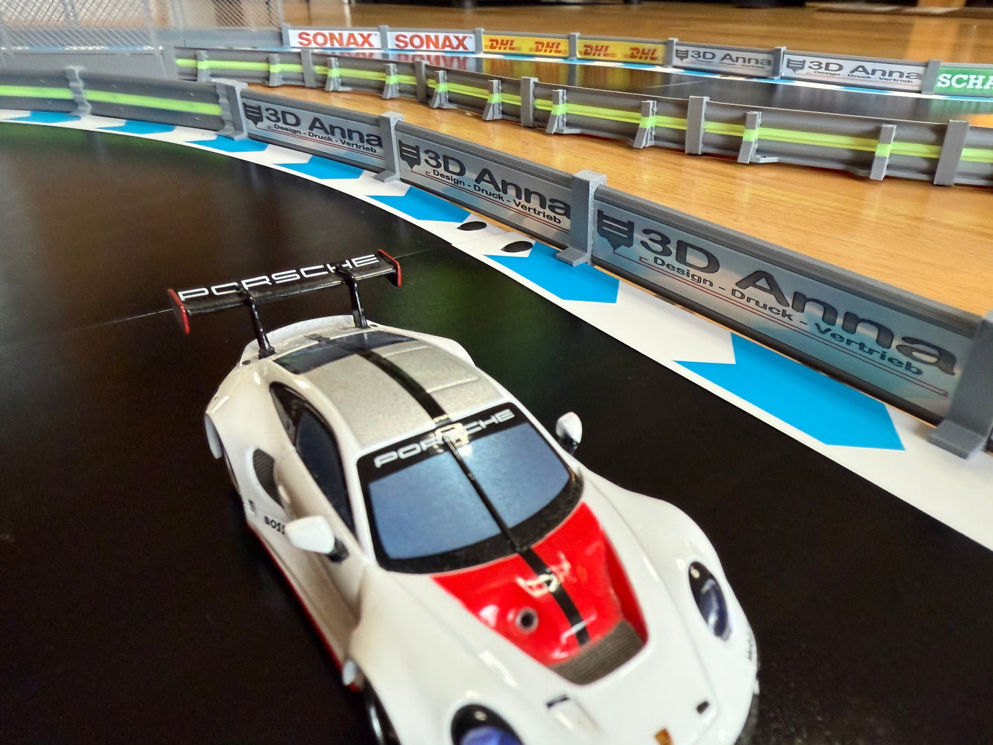 Carrera Hybrid 1:50 Werbebande 10x Rennbahn-Dekoration Deko Leitplanke-Werbebande Boxenmauer Absperrung