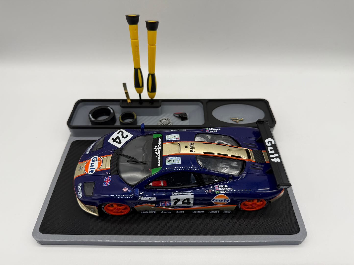 Slotcar Montageplatz für 1:24/32 Carrera Digital Auto Aufsteller Halter Stand Ständer Slot Car Montageplatte Diorama 124 132