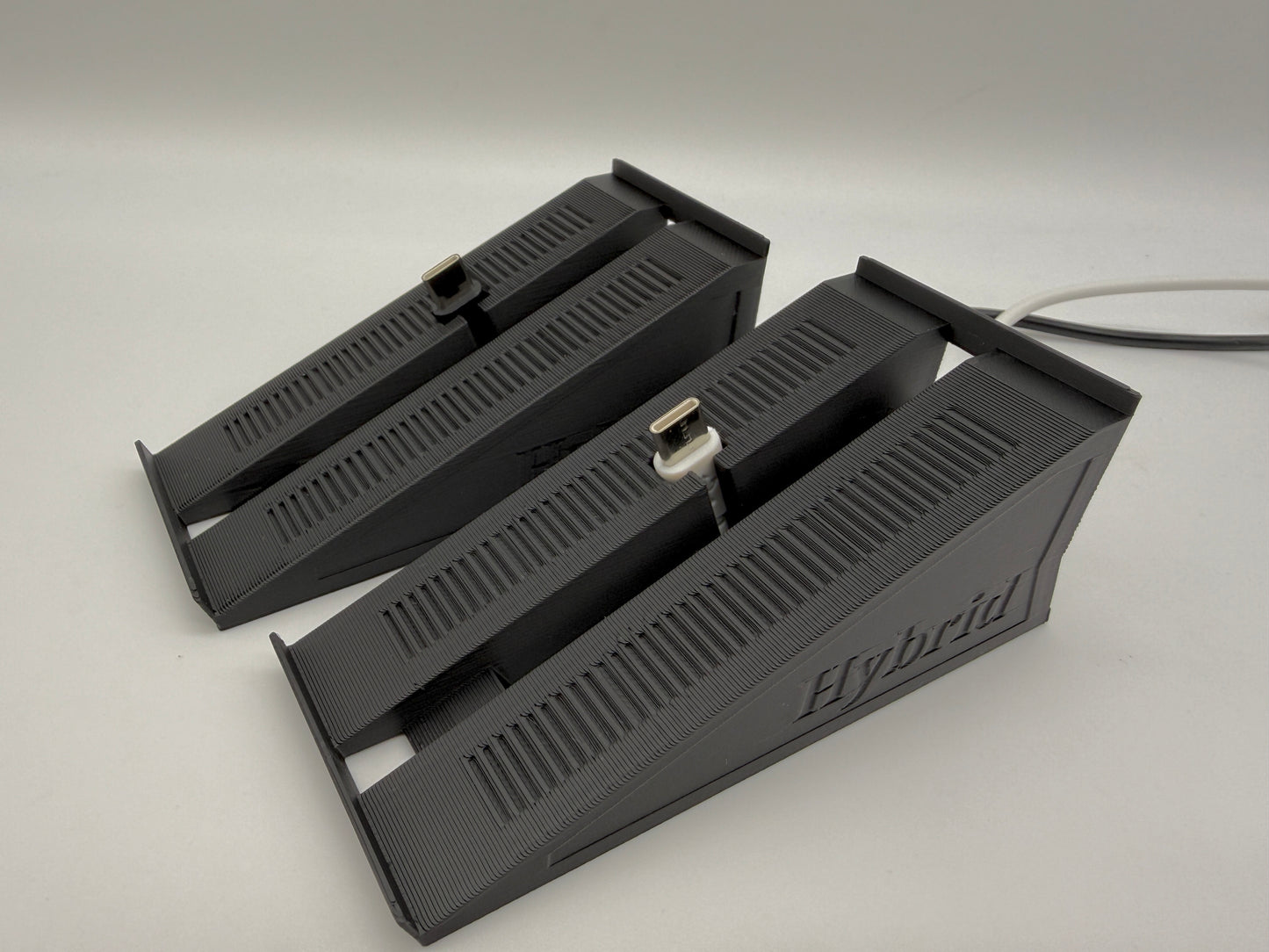 Carrera Hybrid 1:50 Ladestation 2x für USB-Kabel - Rennbahn-Dekoration Stand Ständer Tankstelle