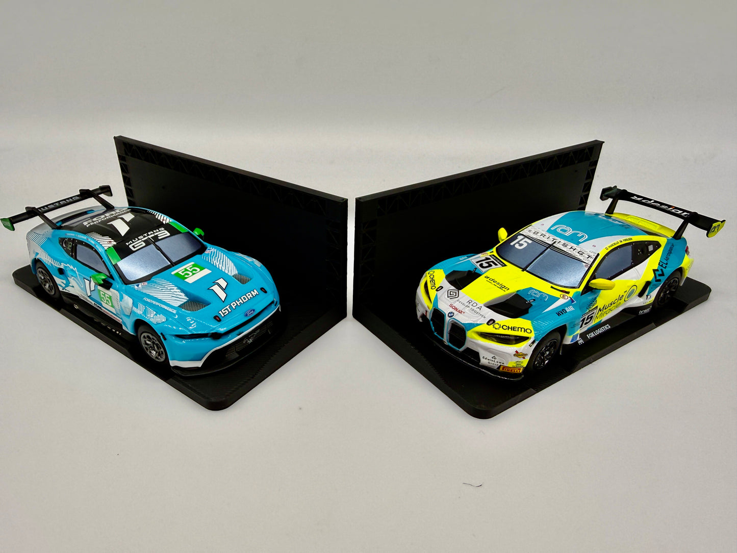 Carrera Hybrid 1:50 Auto Car Stand Ständer 2x Display für Skadis Lochplatte der Firma Ikea