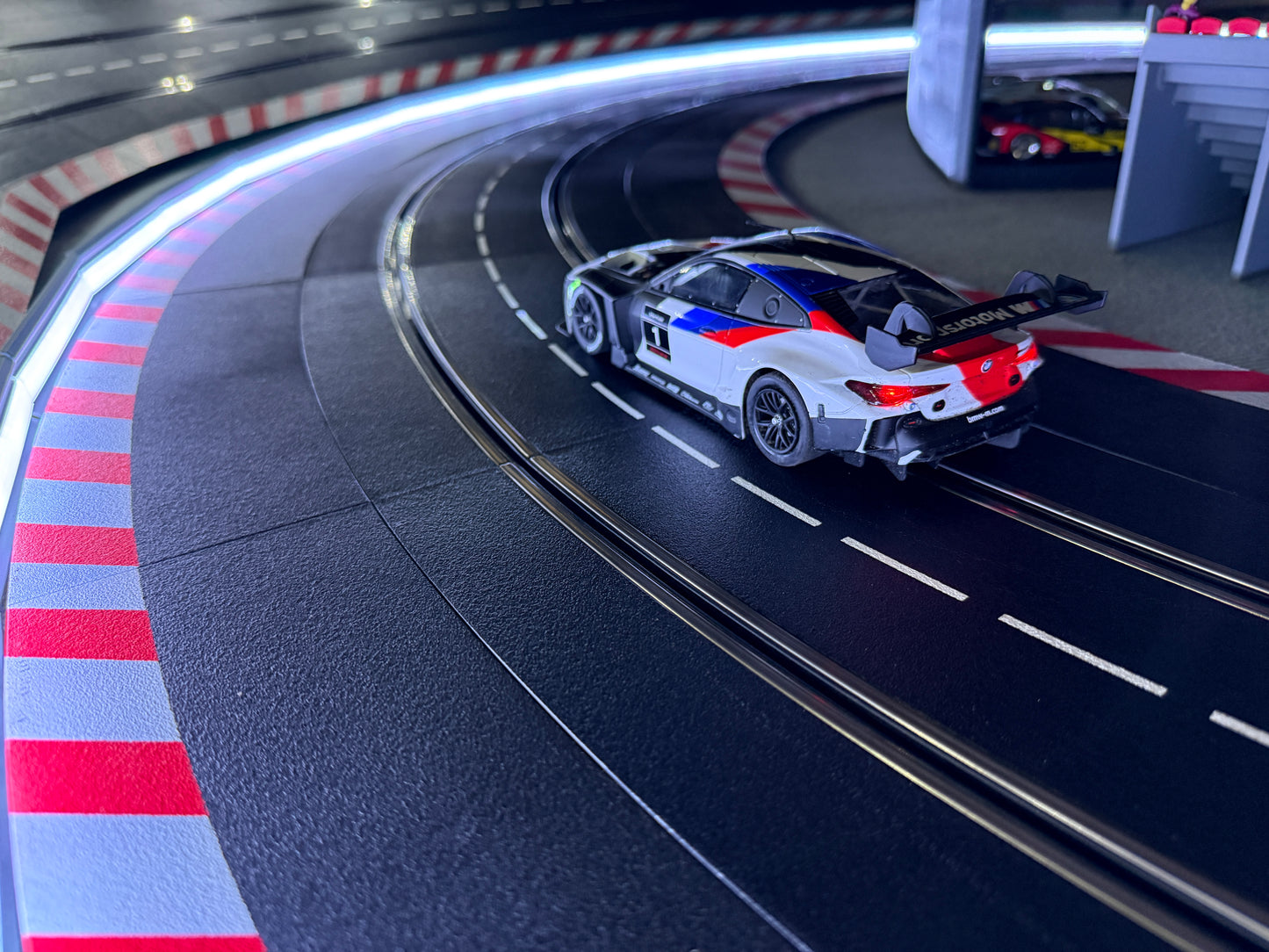 Slotcar Carrera Leitplanke Schutzplanke 1m Bande für LED Beleuchtung Rennbahn-Dekoration Bahndeko Modellbau Slot Car Diorama 124 132