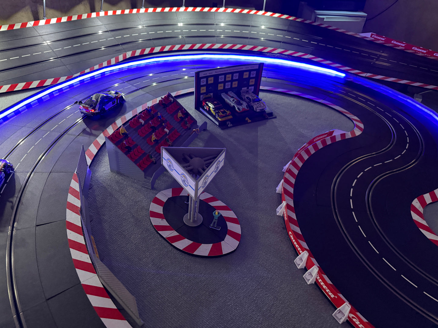 Slotcar Carrera Leitplanke Schutzplanke 1m Bande für LED Beleuchtung Rennbahn-Dekoration Bahndeko Modellbau Slot Car Diorama 124 132