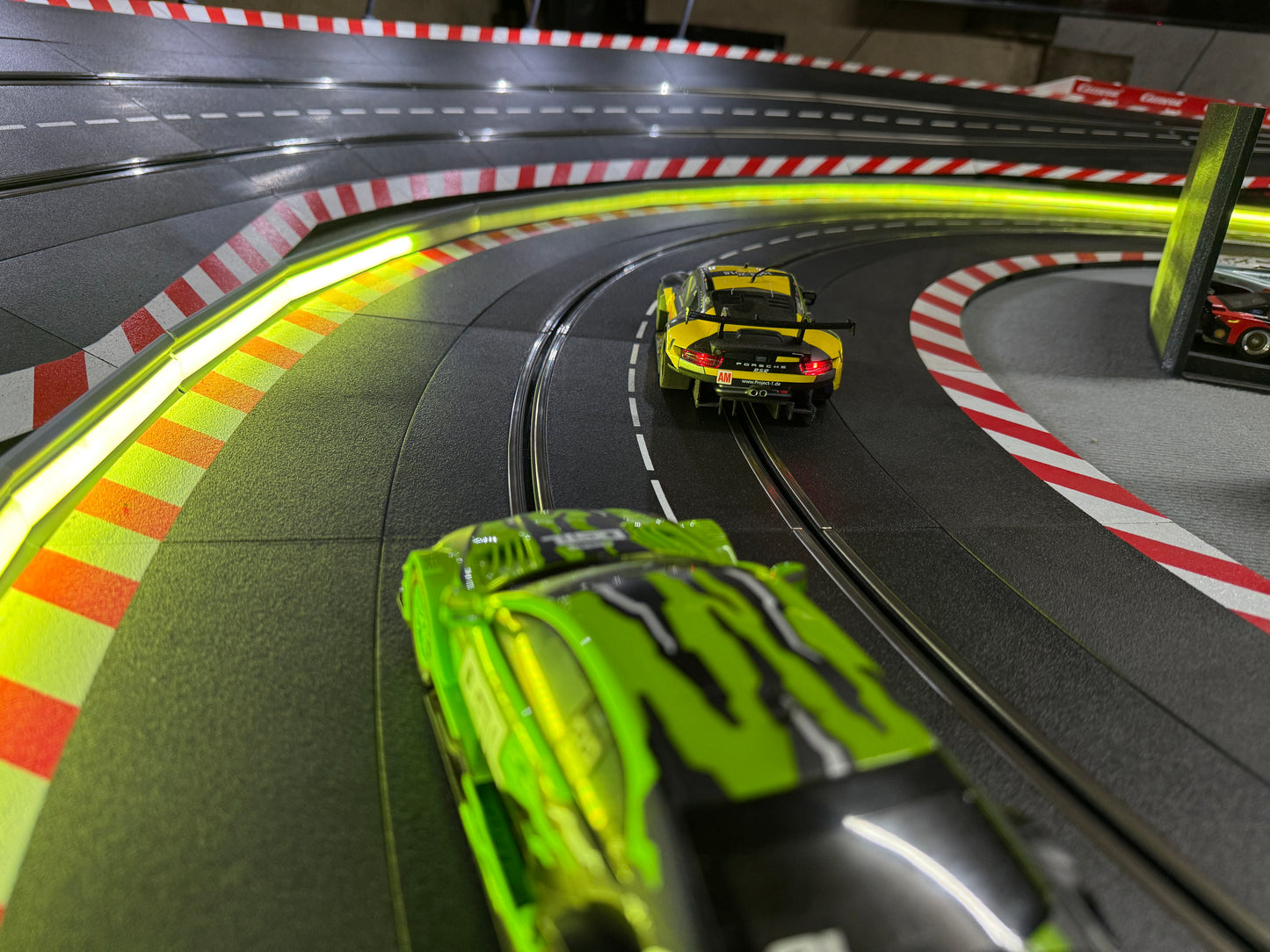 Slotcar Carrera Leitplanke Schutzplanke 1m Bande für LED Beleuchtung Rennbahn-Dekoration Bahndeko Modellbau Slot Car Diorama 124 132