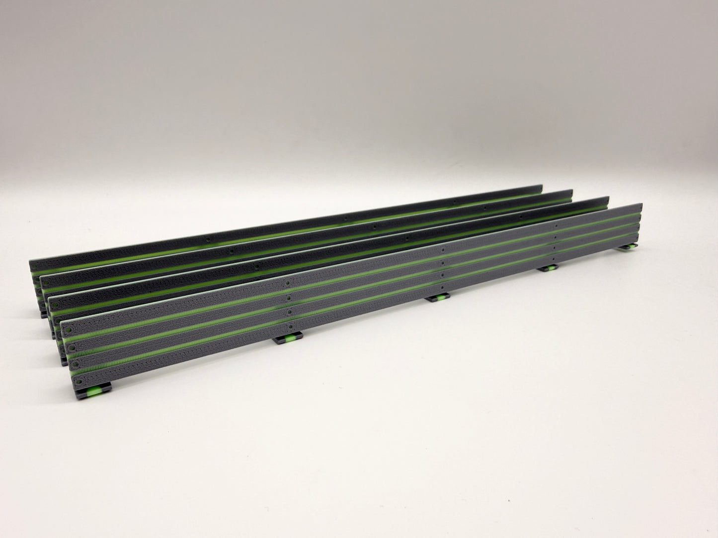 Carrera Hybrid 1:50 Leitplanke Flex Glow in the Dark 4x Rennbahn-Dekoration Deko Diorama Boxenmauer Absperrung