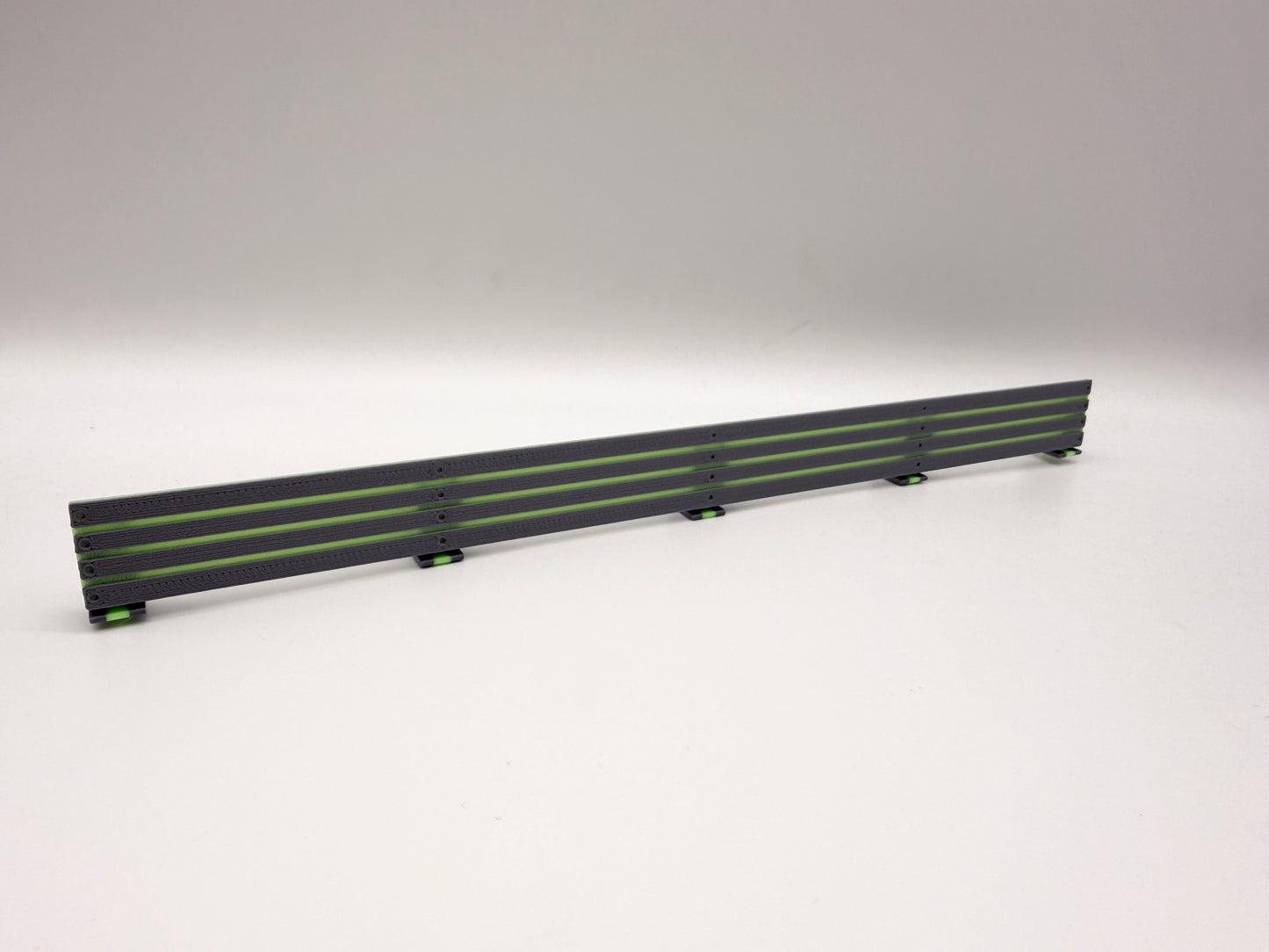 Carrera Hybrid 1:50 Leitplanke Flex Glow in the Dark 4x Rennbahn-Dekoration Deko Diorama Boxenmauer Absperrung
