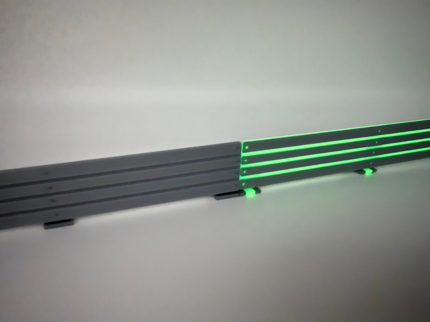 Carrera Hybrid 1:50 Leitplanke Flex Glow in the Dark 4x Rennbahn-Dekoration Deko Diorama Boxenmauer Absperrung