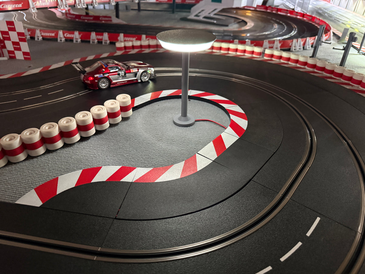 Slotcar Carrera COB-LED Bahnbeleuchtung Flutlicht 360 Grad für Rennbahn-Dekoration Bahndeko Modellbau Slot Car Diorama 124 132