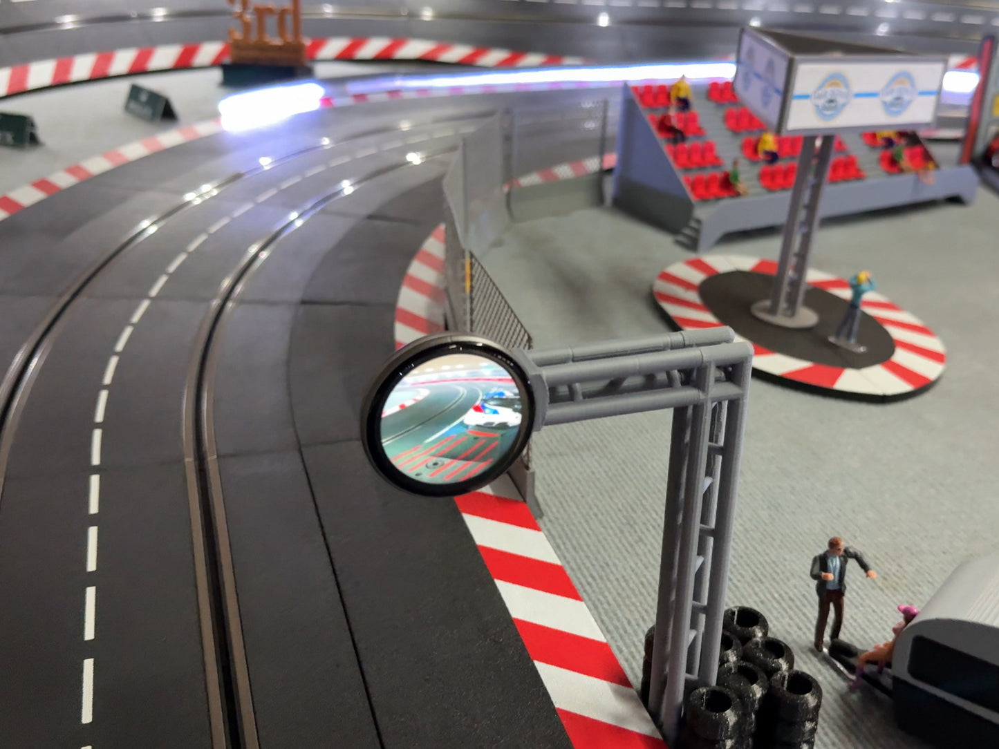 Slotcar Carrera OLED Schild Rund Bahndeko Werbetafel Infoschild Slot Car 124 132
