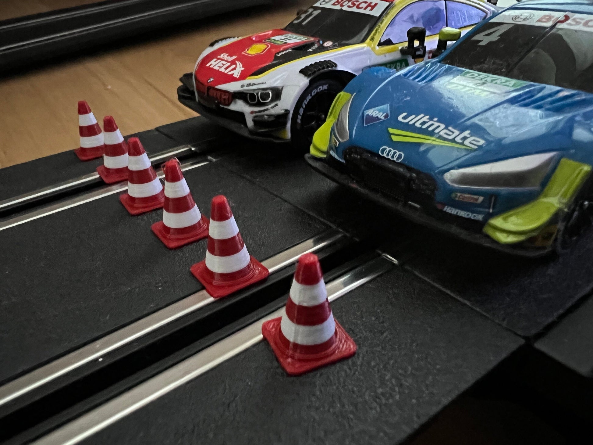 Slotcar Carrera Go 50x Leitkegel Pylon für Rennbahn-Dekoration Bahndeko Modellbau Slot Car 143 1:43 Traffic Cone Diorama Sturmkind Drift