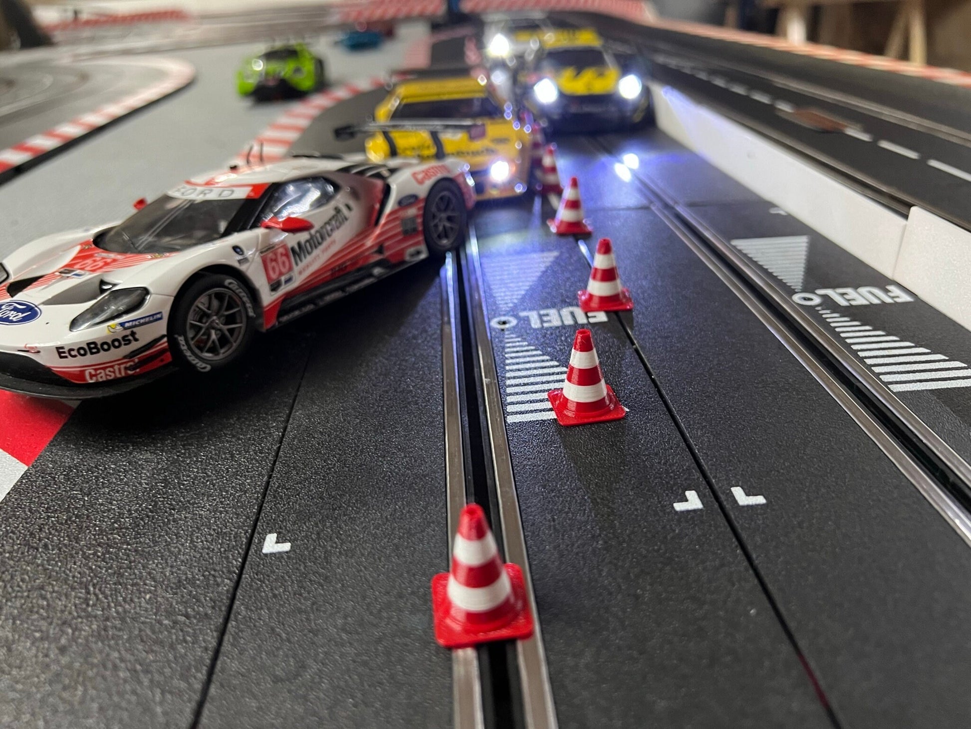 Slotcar Carrera 50x Leitkegel Pylon für Rennbahn-Dekoration Bahndeko Modellbau RC Car Slot Car 124 132 Traffic Cone Diorama