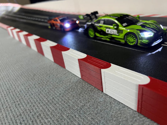 Slot Car Carrera Barriere 124 132 Rennbahn-Dekoration Bahndeko Modellbau Diorama Slotcar Absperrung rot/weiß 22x