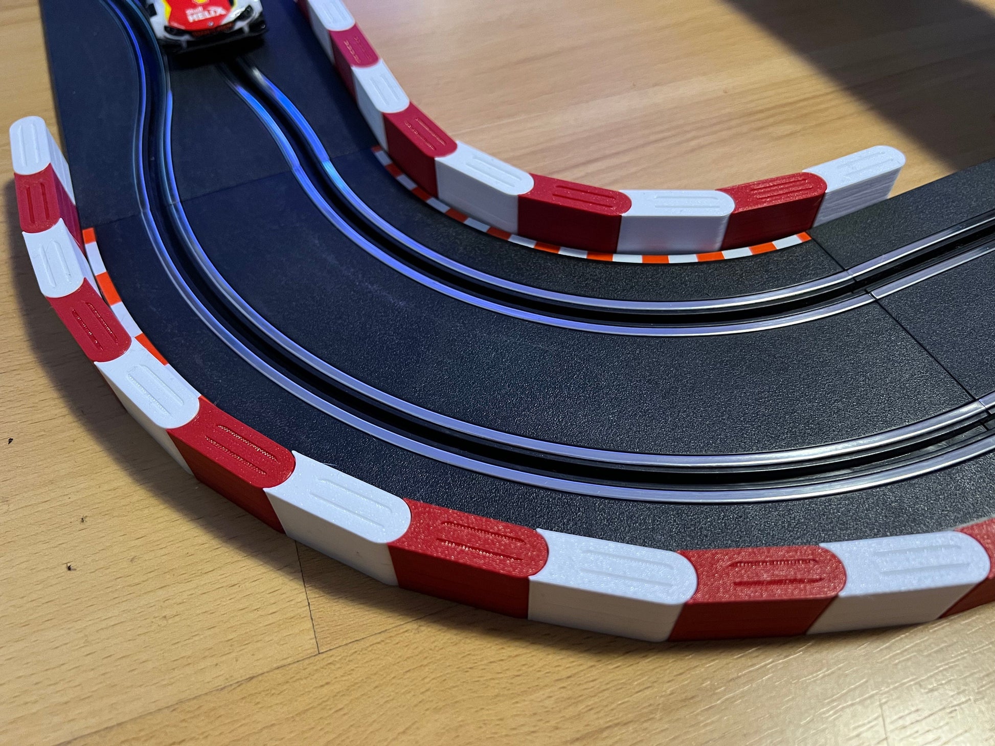 Slotcar Carrera Digital Go Barriere 143 für Rennbahn-Dekoration Bahndeko Modellbau Diorama Slot Car Sturmkind Drift Absperrung rot/weiß 22x