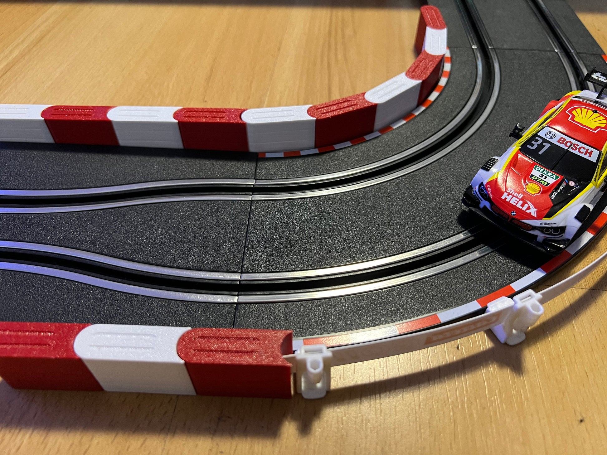 Slotcar Carrera Digital Go Barriere 143 für Rennbahn-Dekoration Bahndeko Modellbau Diorama Slot Car Sturmkind Drift Absperrung rot/weiß 22x