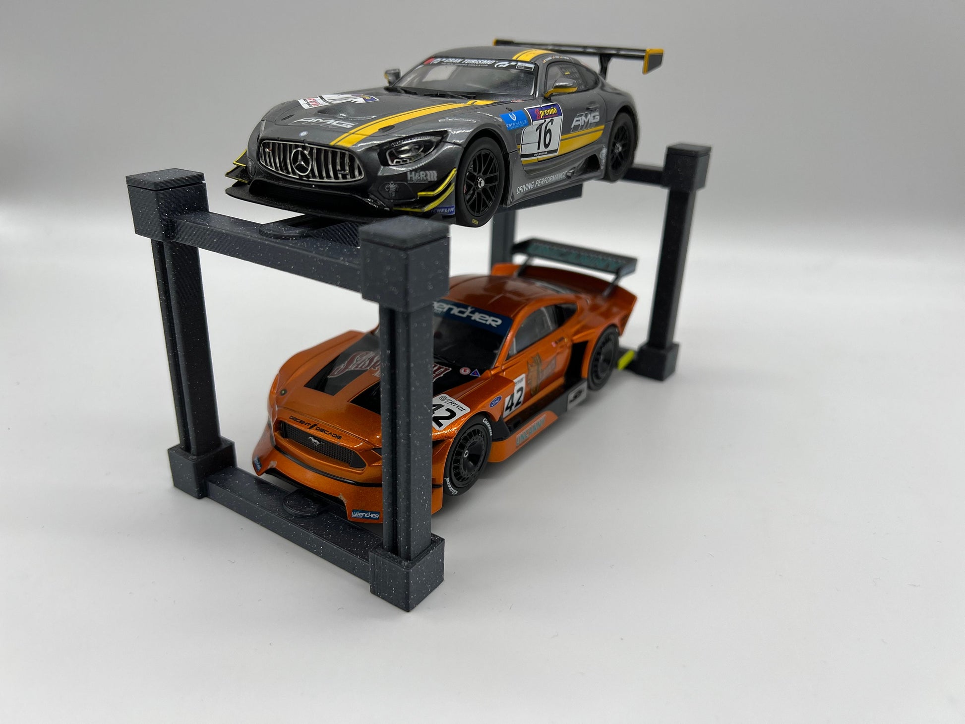 Slotcar Carrera 1:32 132 Auto Car Stand Ständer Display Bahndekoration Rennbahn-Dekoration Slot Car Stapelbar