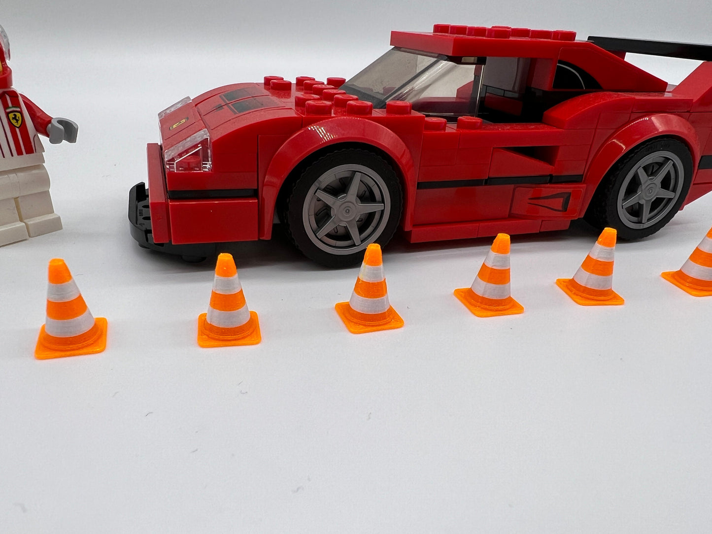 Pylon Leitkegel Traffic Cone für Diorama Modellbau Slotcar Carrera Sturmkind Drift 50 Stück Maßstab 143