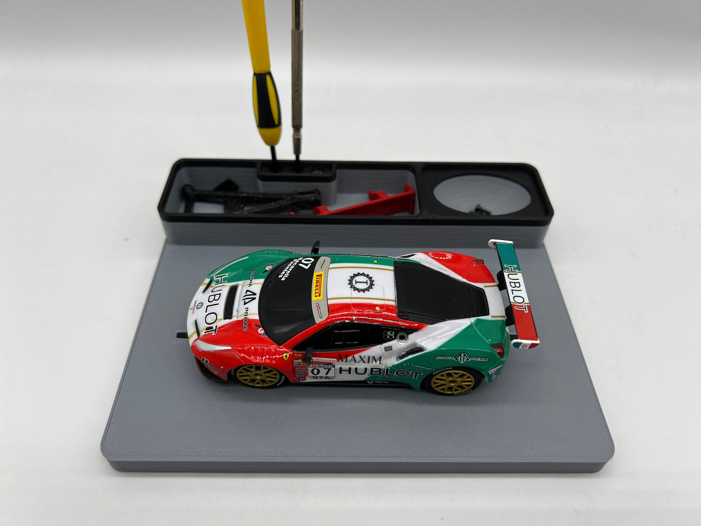 Slotcar Montageplatz für 1:43 143 Carrera Go Digital Autos Aufsteller Halter Stand Montageplatte Slot Car