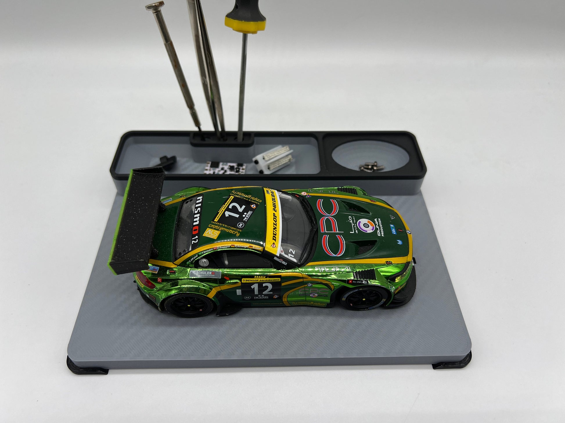 Slotcar Montageplatz für 1:32 Carrera Autos Aufsteller Halter Stand Montageplatte Slot Car Diorama Carrera Digital 132