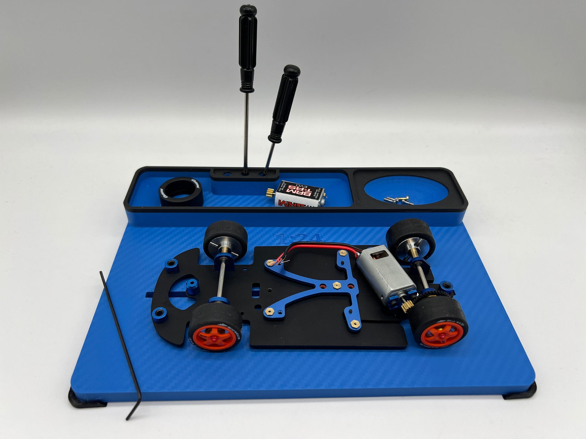 Slotcar Montageplatz für 1:24 Carrera Digital Auto Aufsteller Halter Stand Ständer Slot Car Montageplatte Diorama 124 BRM